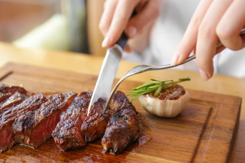 How to Choose the Right Steak Knives for Your Restaurant